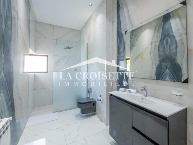 Villa S+5 avec piscine à Gammarth